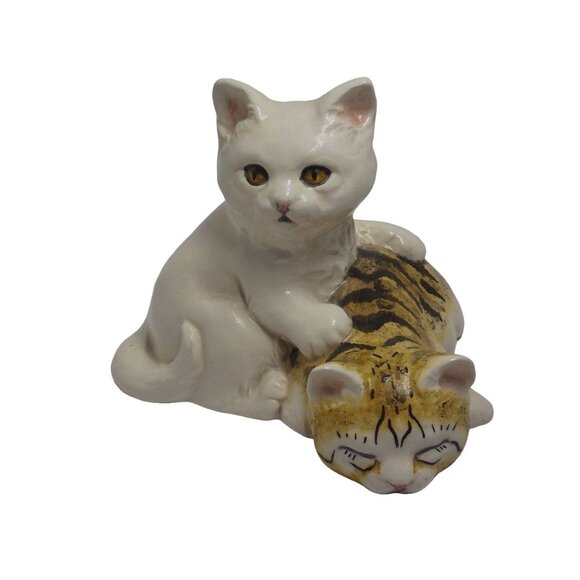 The Townsends Loving Cats Kittens Tiger Hand Painted Ceramic Statue Vintage - Picture 1 of 9